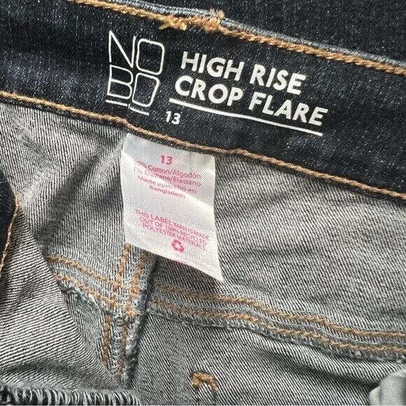 No Boundaries Junior's High Rise Cropped Flare Wash Blue Distressed Size 13 - Picture 7 of 9